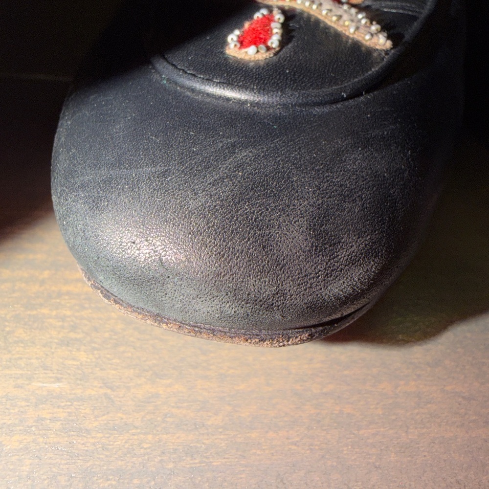 Gucci Women's Black Embroidered Mules - Picture 15 of 15